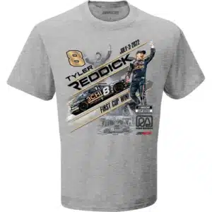 TYLER REDDICK ROAD AMERICA FIRST WIN TEE - Tyler Reddick wins his first NASCAR Cup Series race at Road America! Order your t-shirt now!
Details:
Material: 100% Pre-shrunk Cotton
Color: Grey
Screen print graphics